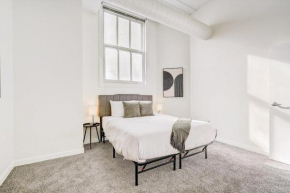 CozySuites - 2BR with Direct Skybridge Access #4